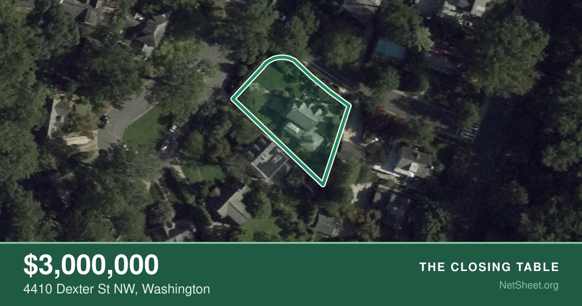 Aerial view of 4410 Dexter St NW, Washington