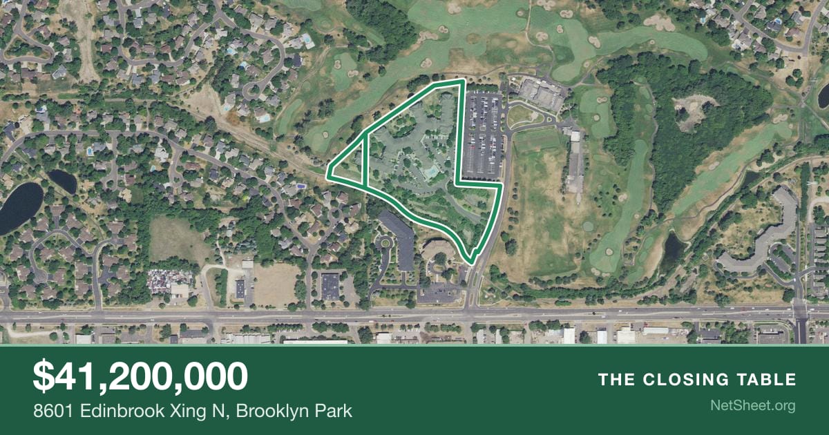 Aerial view of 8601 Edinbrook Xing N, Brooklyn Park