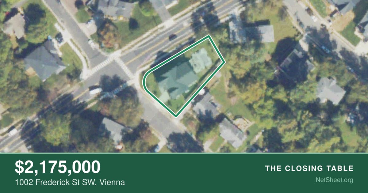 Aerial view of 1002 Frederick St SW, Vienna