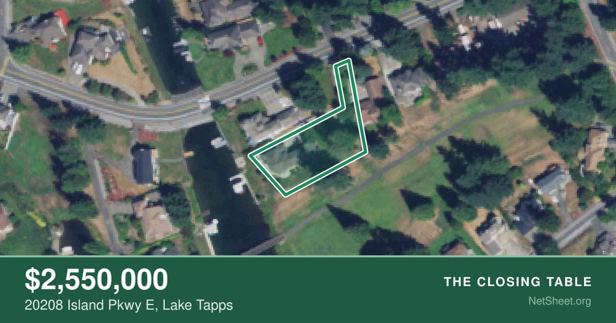 Aerial view of 20208 Island Pkwy E, Lake Tapps